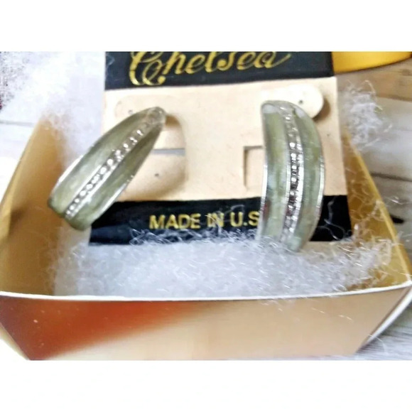 NWT Vintage 1980s Half Hoop Gray and Silver Plated Earrings - Picture 6 of 6